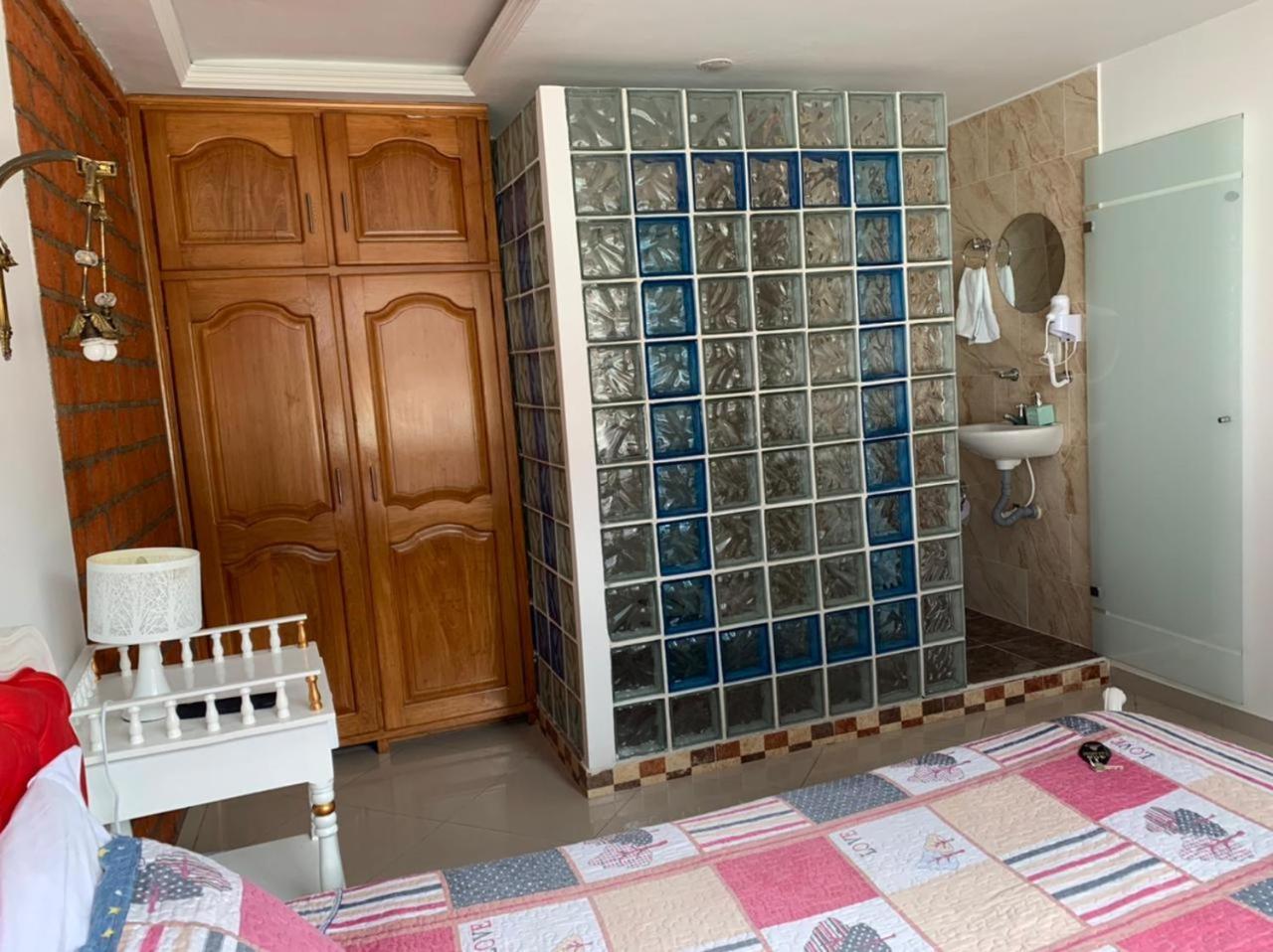 Hotel Alcatraz Yarumal Стая снимка